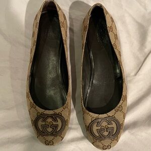 Gucci Beige Monogram Ballet Flats size 37.5